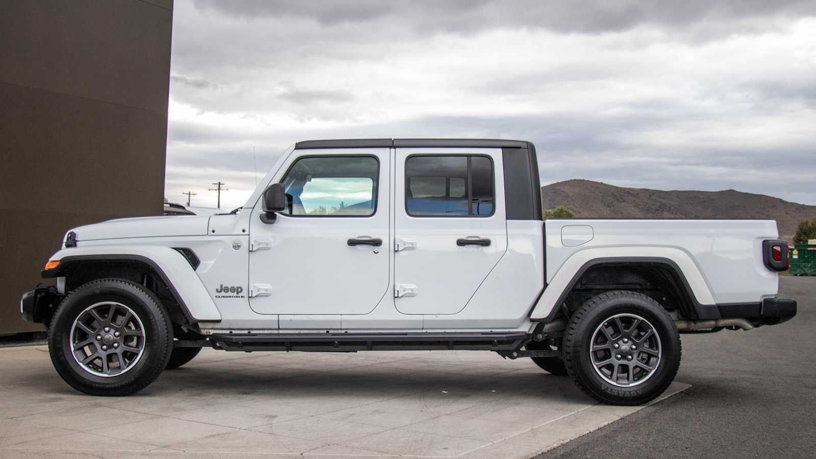 2023 Jeep Gladiator Overland 4x4 4