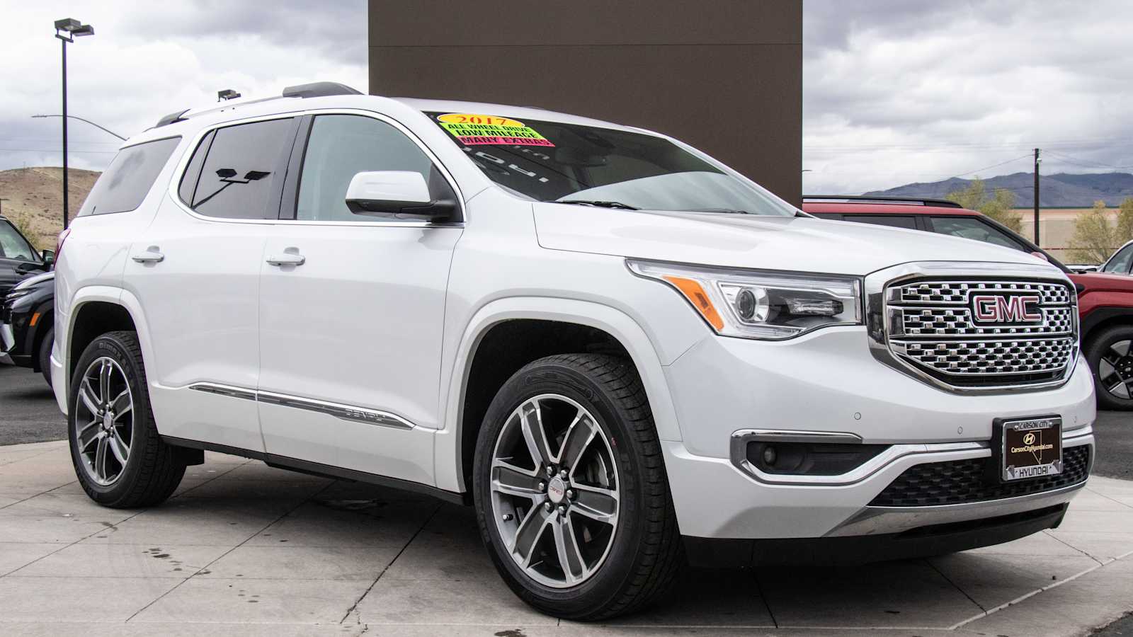 White Frost Tricoat 2017 GMC Acadia Denali AWD SUV / Crossover Four-Wheel Drive 6-Speed Automatic