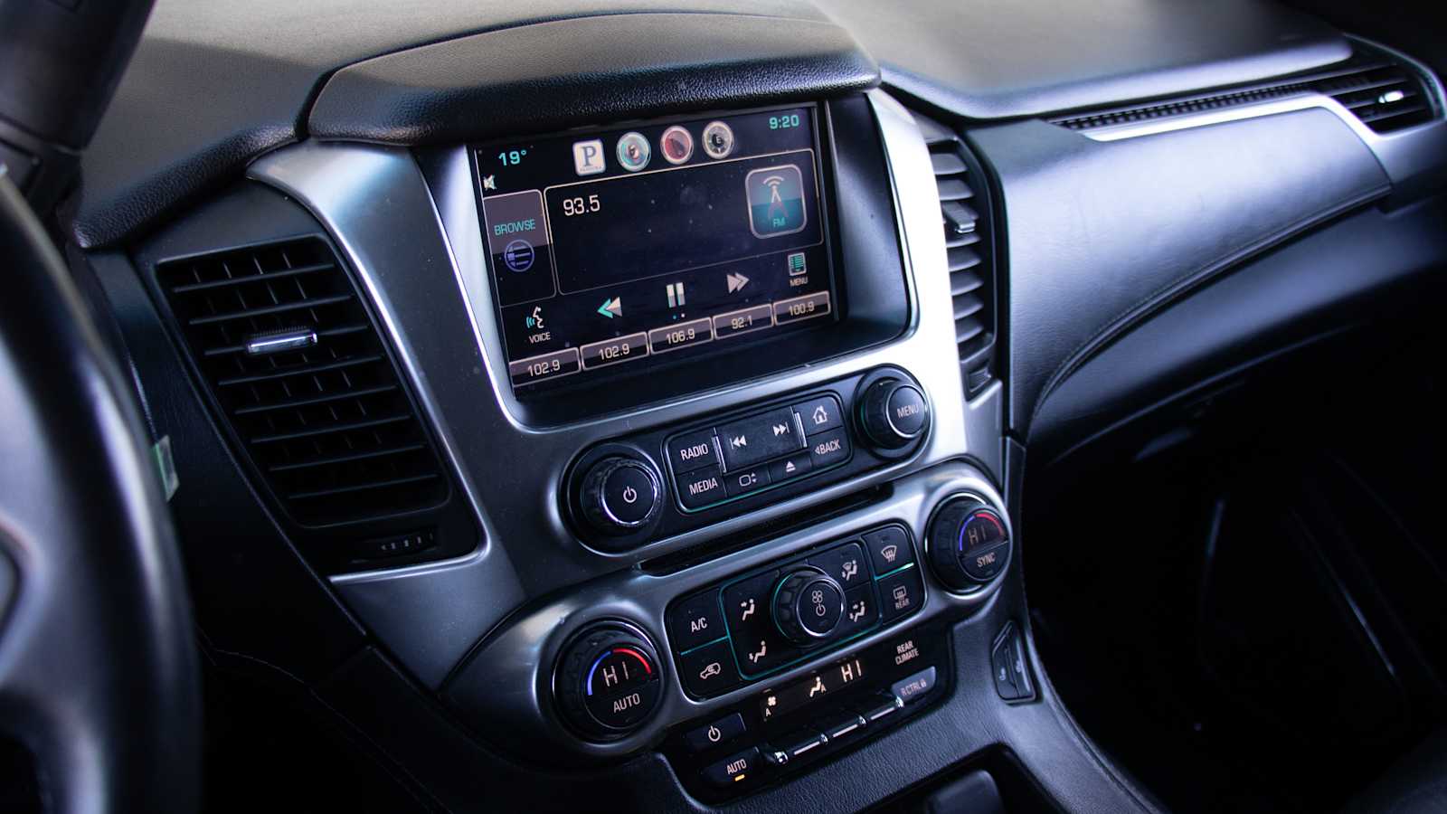 2015 Chevrolet Suburban LT 16