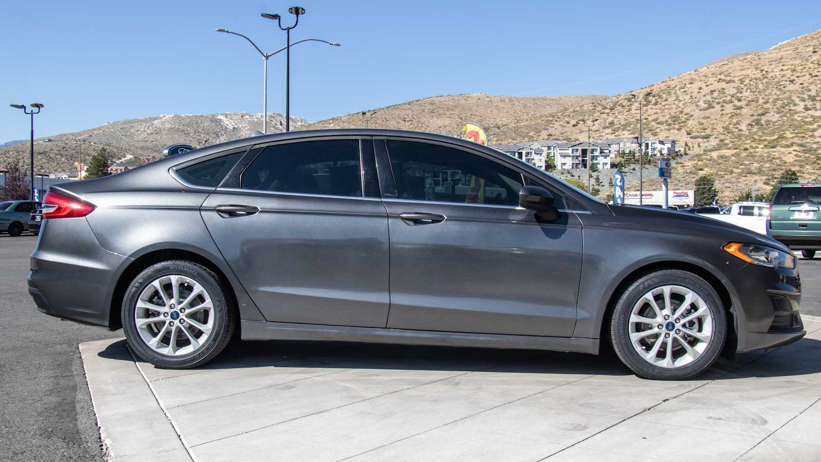 2019 Ford Fusion Hybrid SE 8