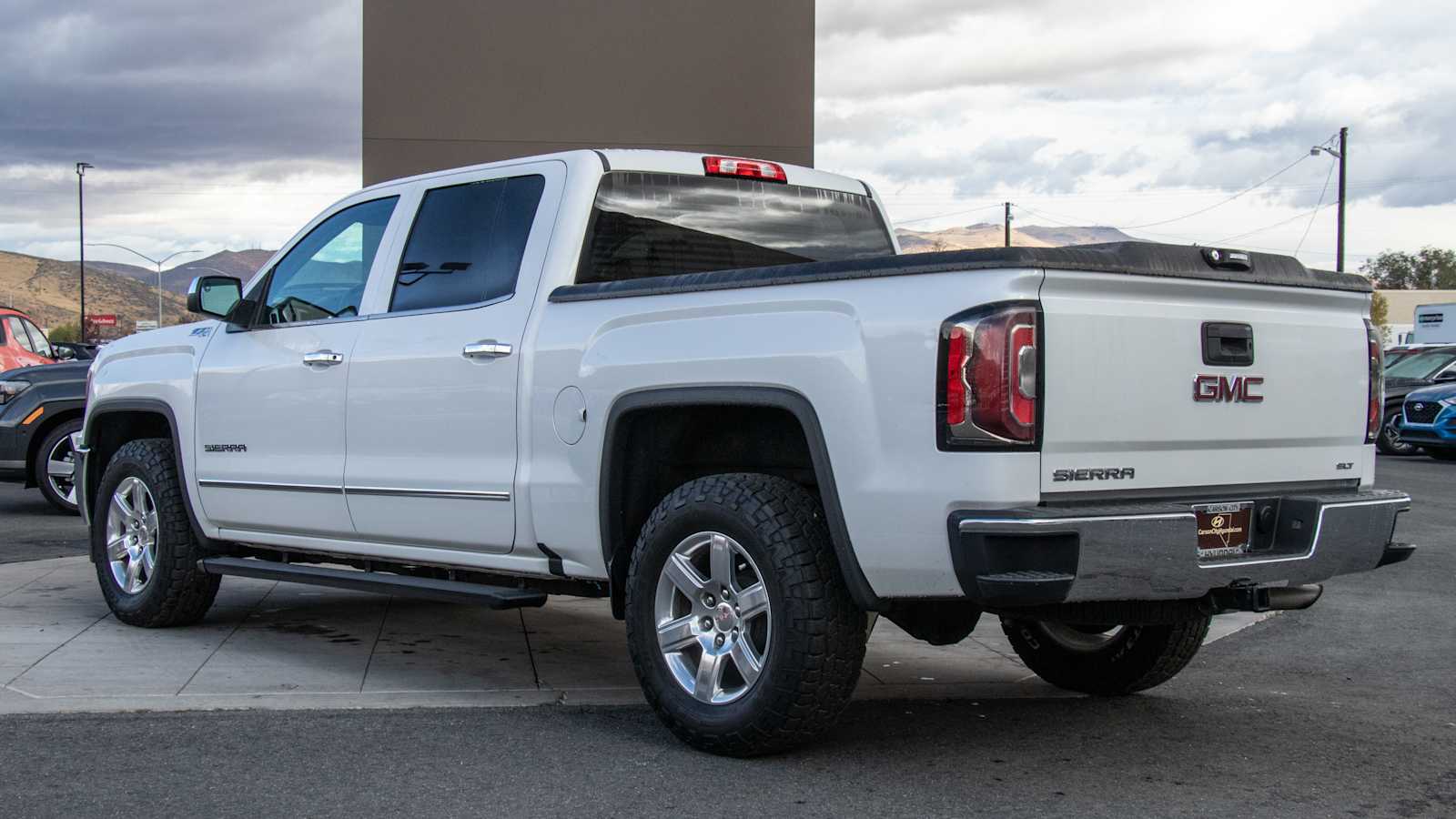 2017 GMC Sierra 1500 SLT 4WD Crew Cab 143.5 5