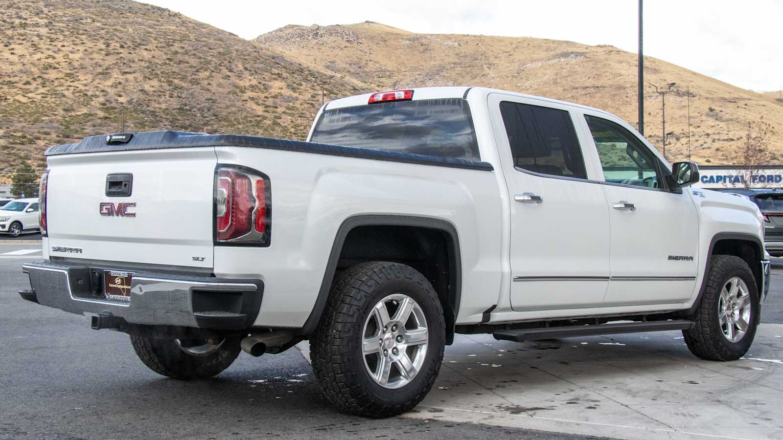 2017 GMC Sierra 1500 SLT 4WD Crew Cab 143.5 8