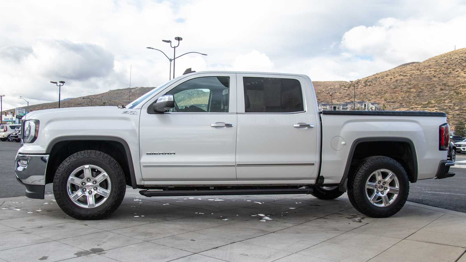 2017 GMC Sierra 1500 SLT 4WD Crew Cab 143.5 4