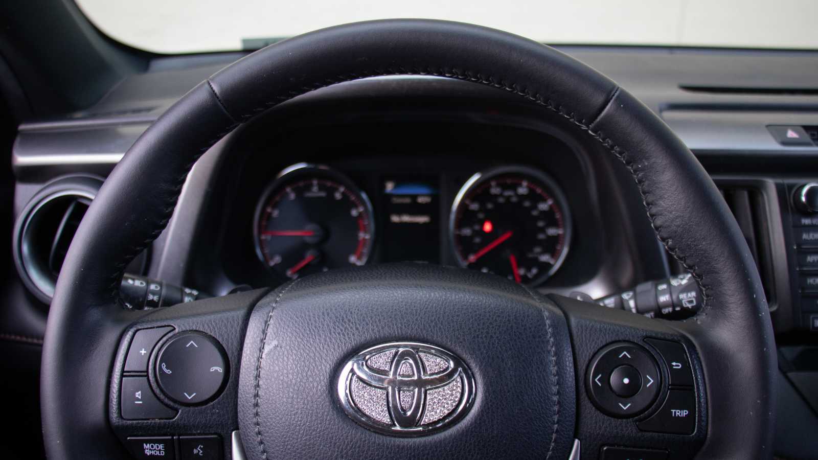 2016 Toyota RAV4 SE 14