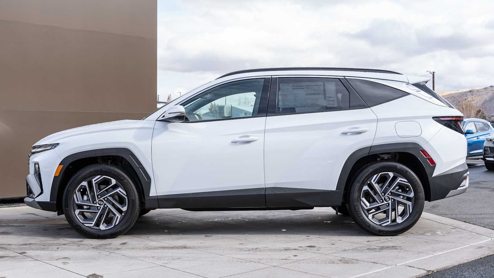 2025 Hyundai Tucson Hybrid Limited 4