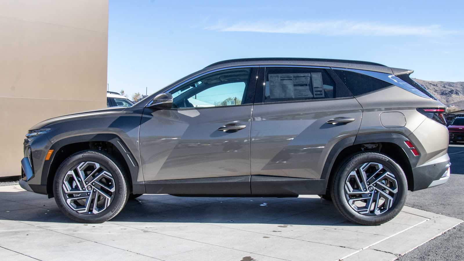 2025 Hyundai Tucson Hybrid Limited 4