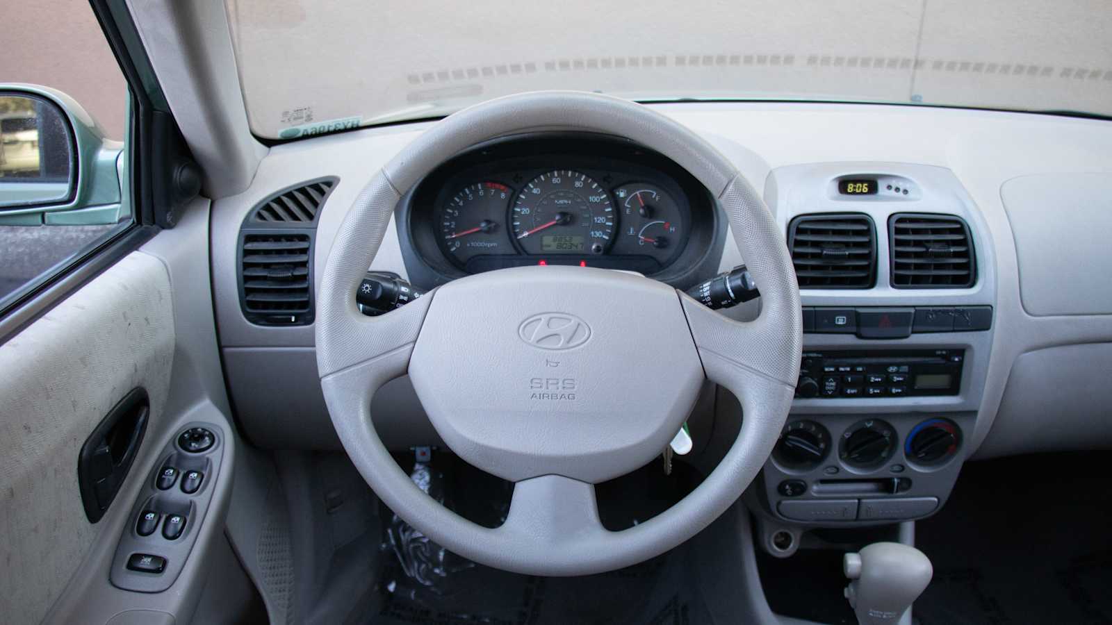 2004 Hyundai Accent GL 12