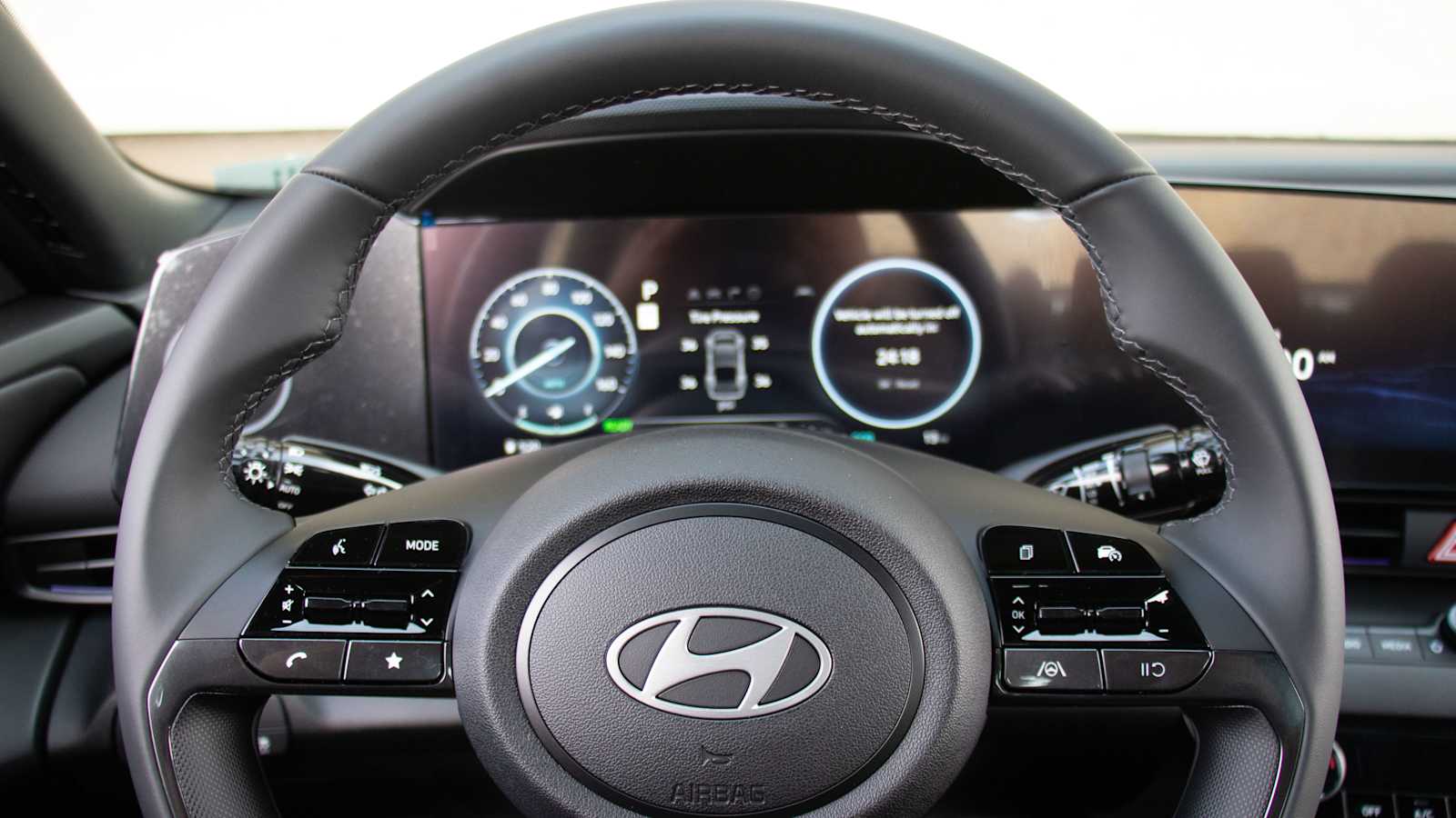 2025 Hyundai Elantra Hybrid SEL Sport 12