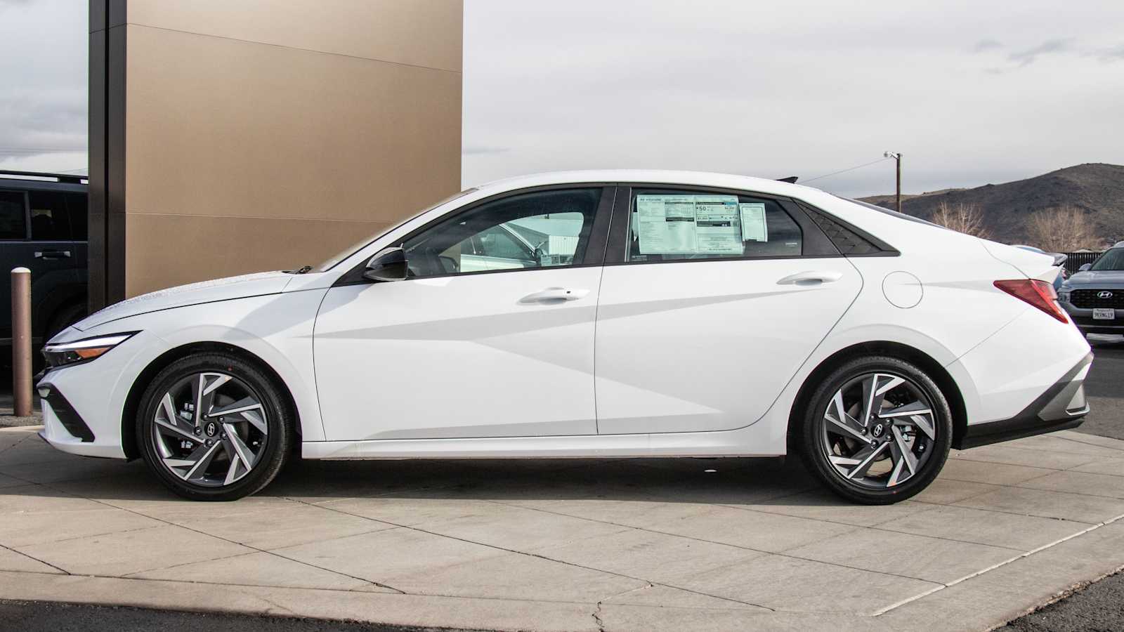 2025 Hyundai Elantra Hybrid SEL Sport 19