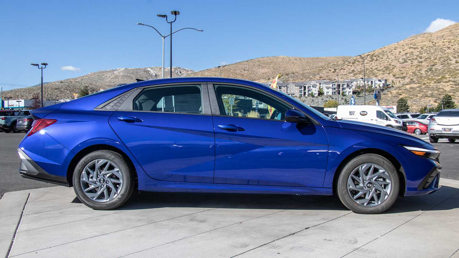 2025 Hyundai Elantra Hybrid Blue 8