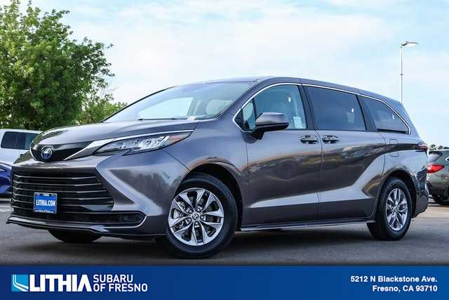 2022 Toyota Sienna LE