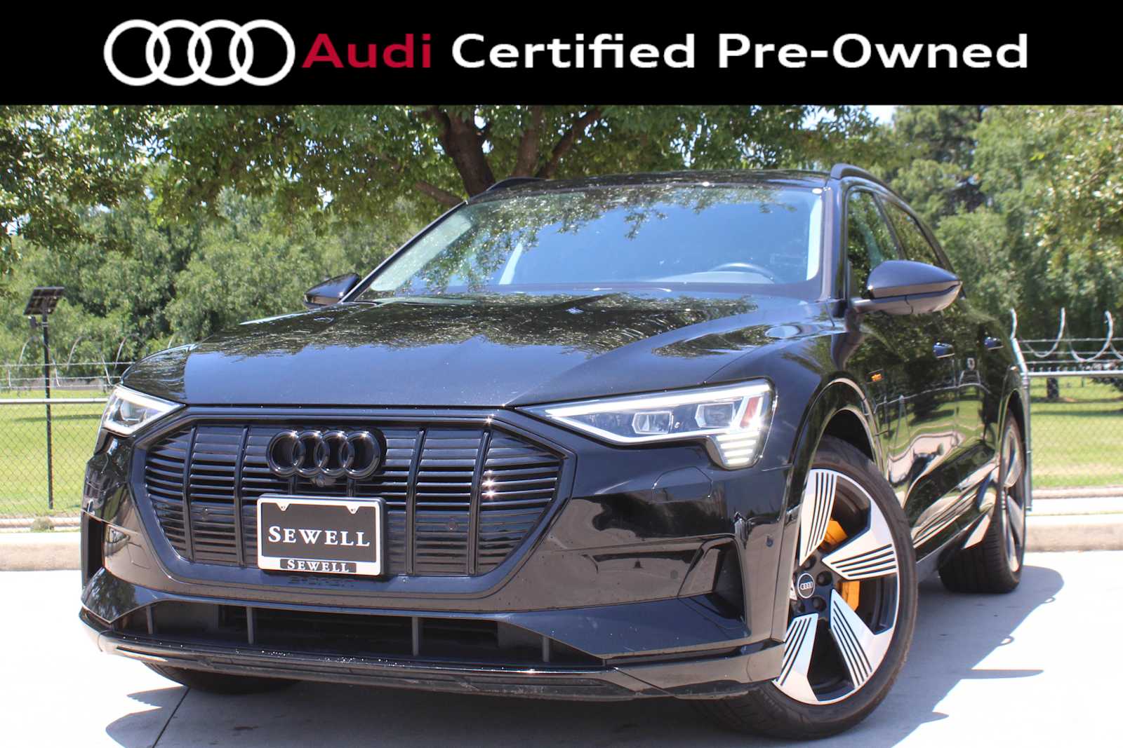 2022 Audi e-tron 95 kWh Premium Plus quattro's photo
