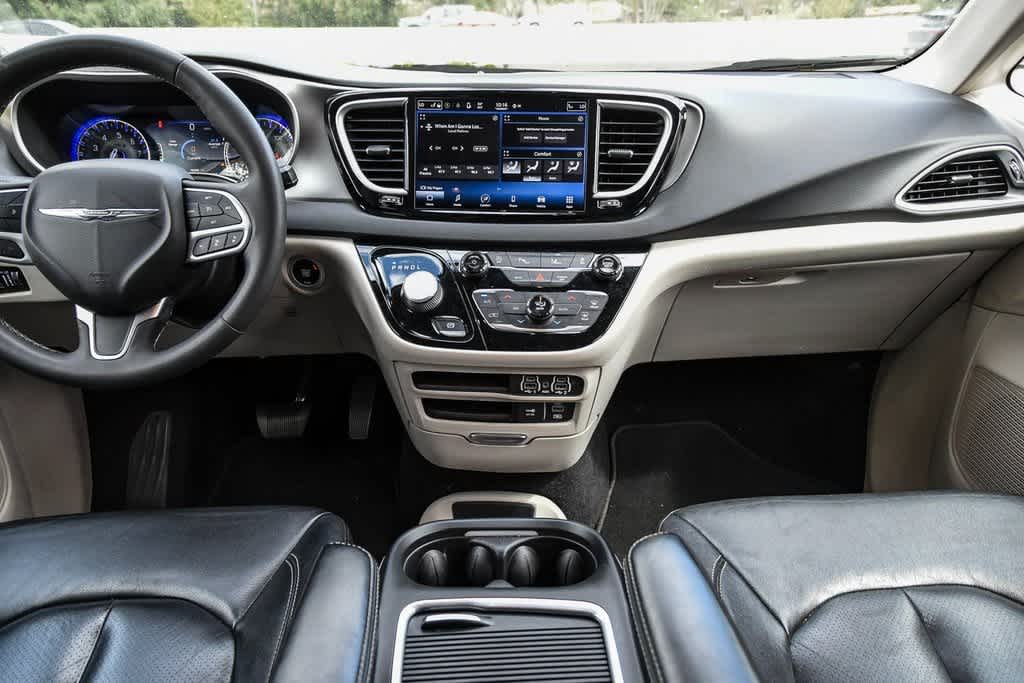 2022 Chrysler Pacifica Touring L 11
