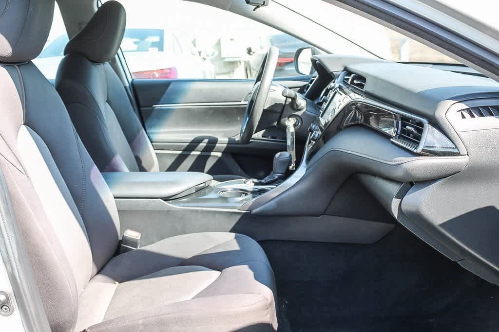 2019 Toyota Camry LE 18