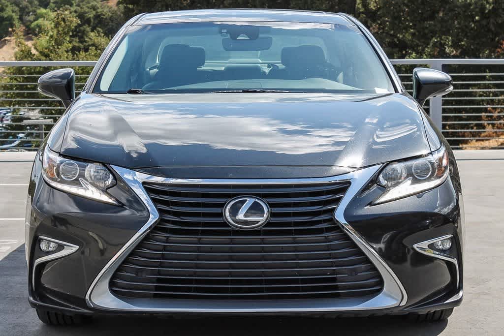 2018 Lexus ES  2