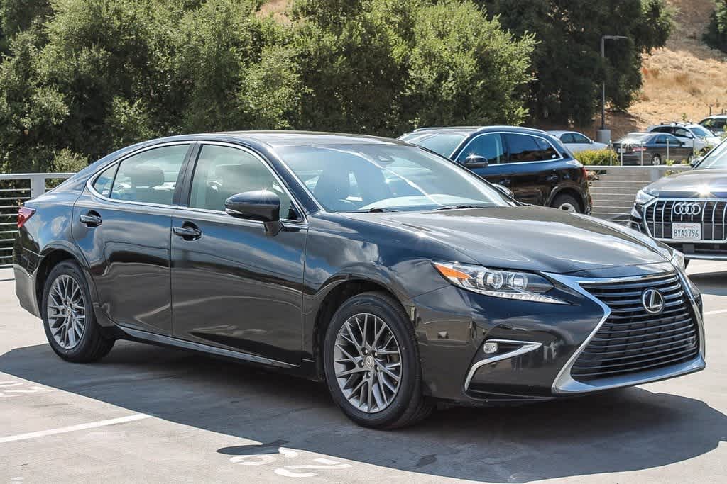 2018 Lexus ES  3