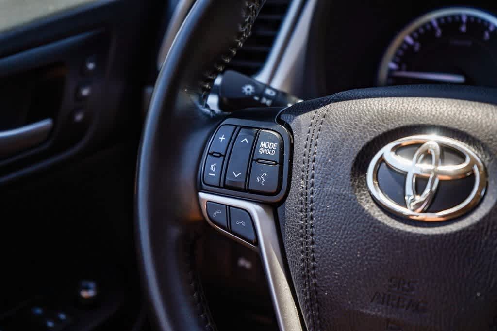 2019 Toyota Highlander Limited 17