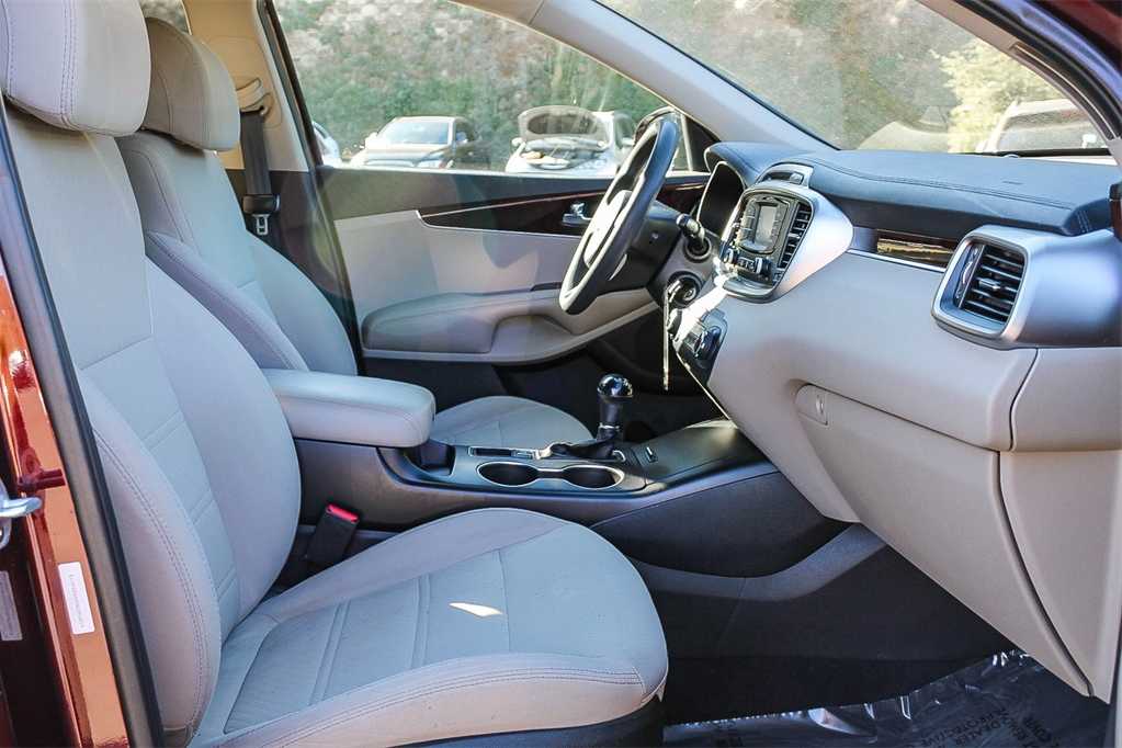 2017 Kia Sorento LX V6 18