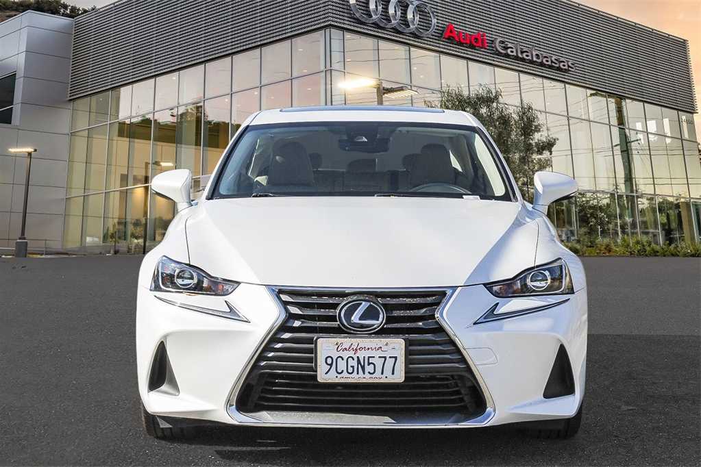 2020 Lexus IS  2