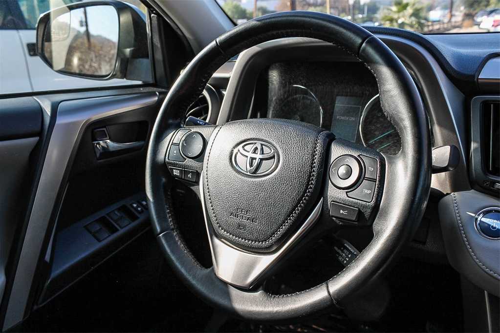 2018 Toyota RAV4 Hybrid XLE 15