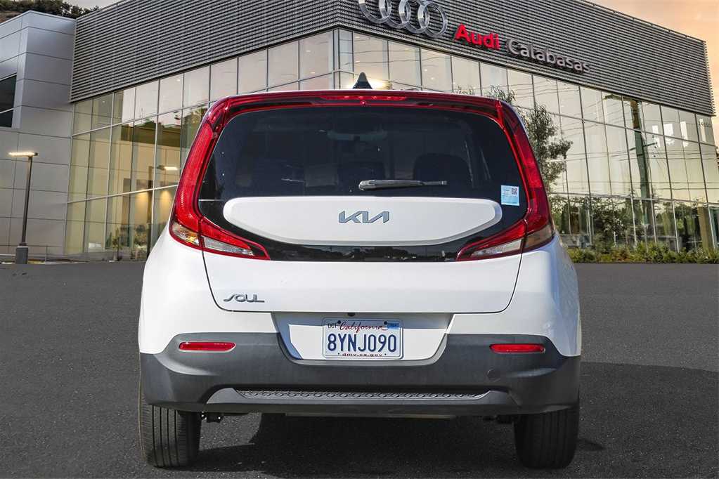 2022 Kia Soul LX 5