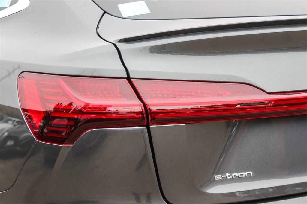 2022 Audi e-tron Sportback S line Premium 7