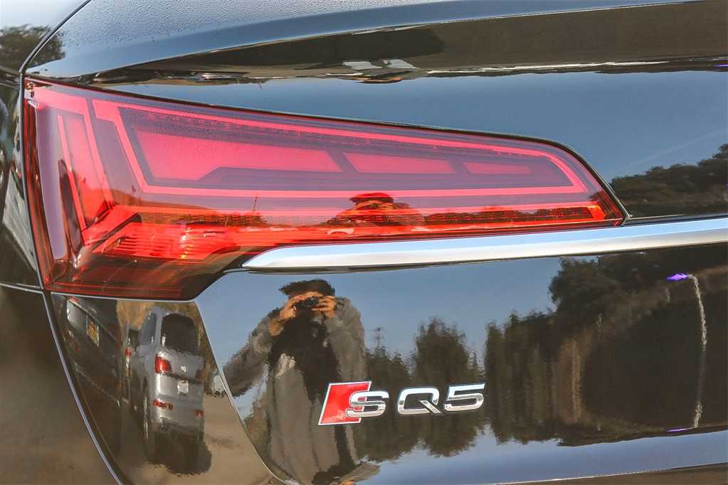 2022 Audi SQ5 Sportback Premium Plus 7