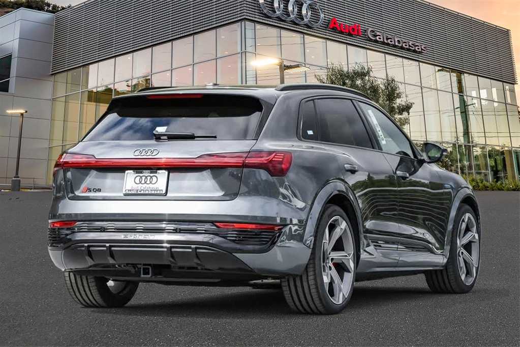 2024 Audi SQ8 e-tron Premium Plus 4