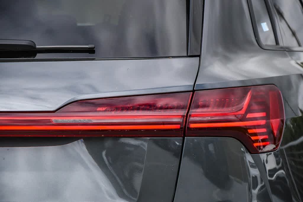 2024 Audi SQ8 e-tron Premium Plus 8