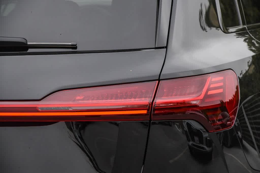 2024 Audi SQ8 e-tron Premium Plus 8