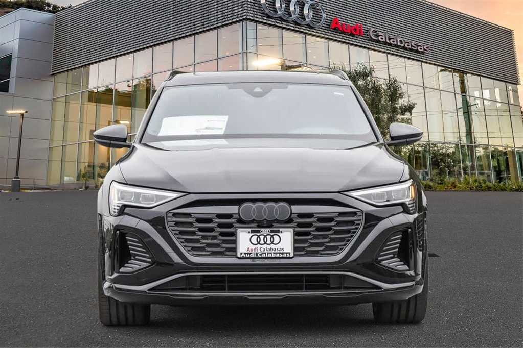 2024 Audi SQ8 e-tron Premium Plus 2