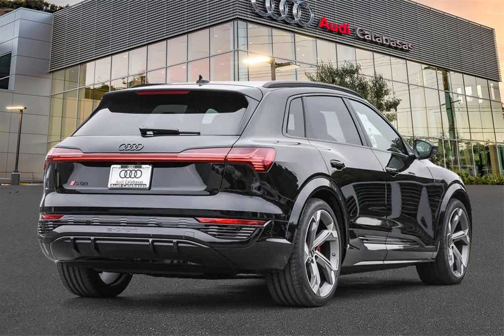 2024 Audi SQ8 e-tron Premium Plus 4