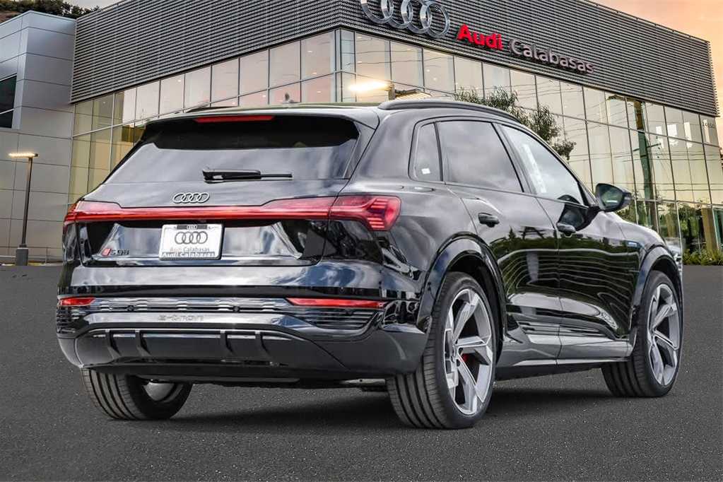 2024 Audi SQ8 e-tron Premium Plus 4