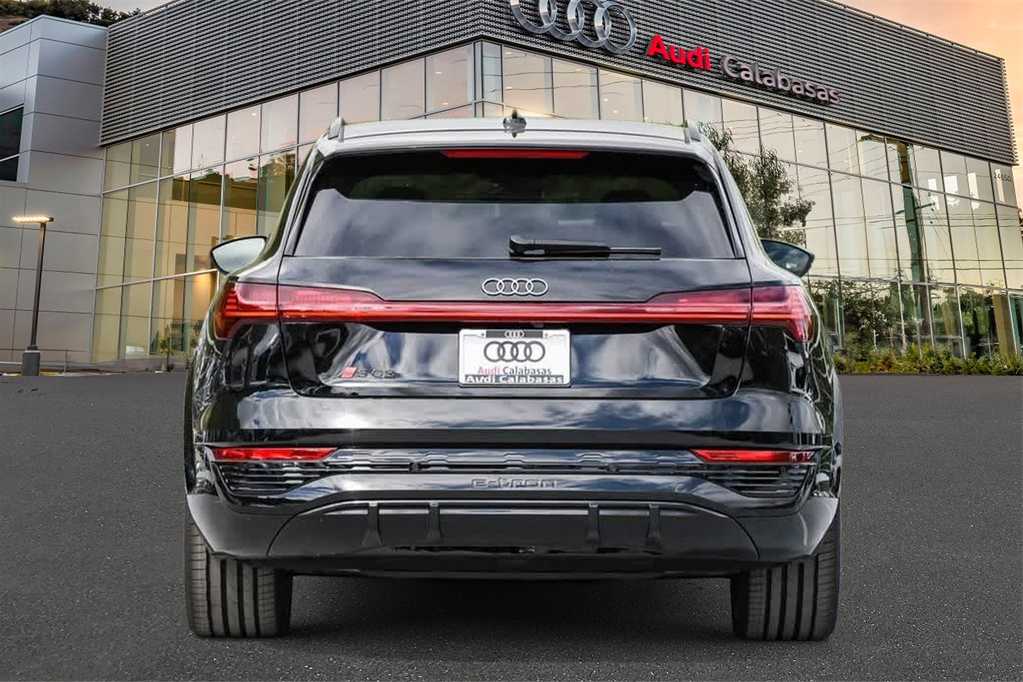 2024 Audi SQ8 e-tron Premium Plus 5