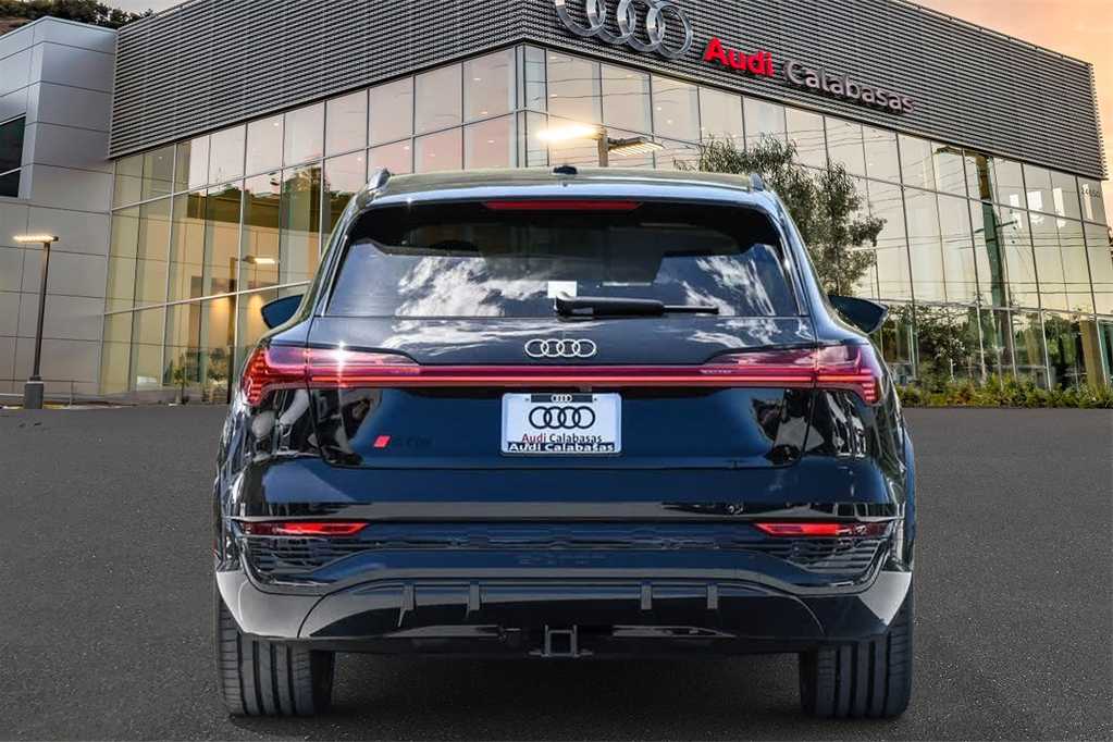 2024 Audi SQ8 e-tron Premium Plus 5