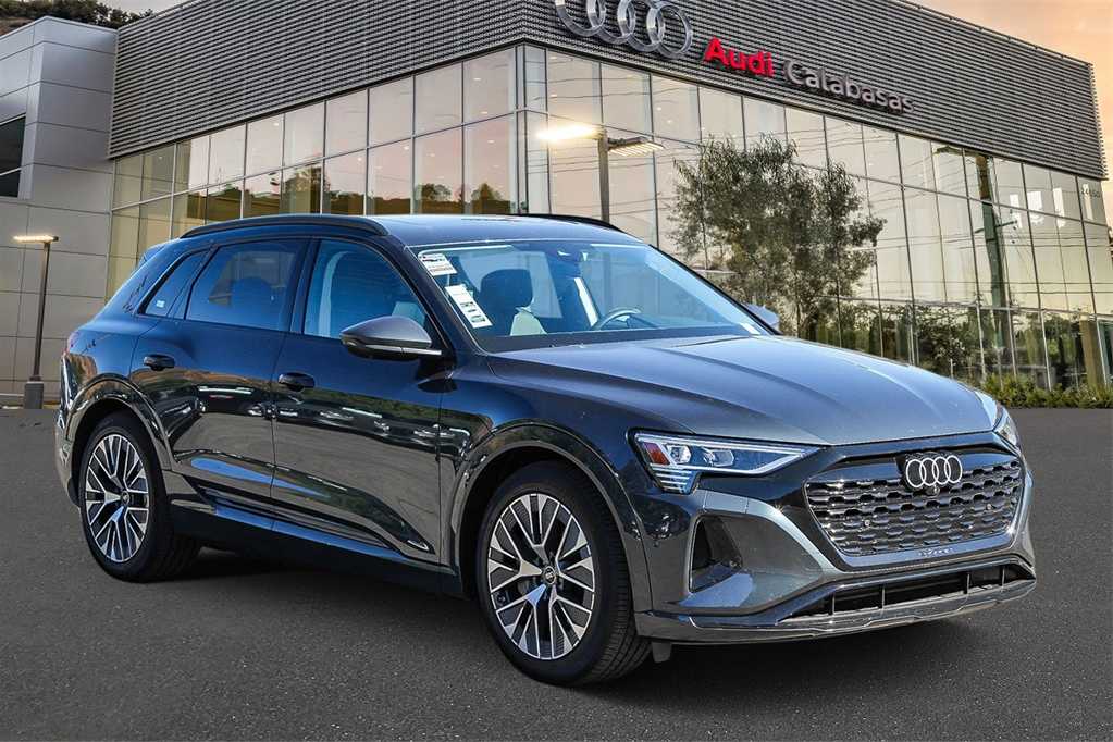 2024 Audi Q8 e-tron Premium Plus 3