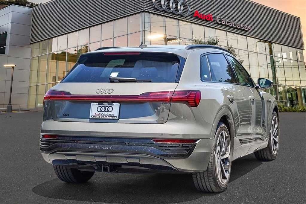 2024 Audi Q8 e-tron Premium Plus 6