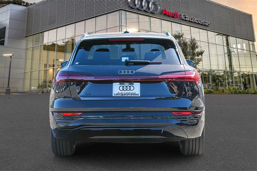 2024 Audi Q8 e-tron Premium Plus 5