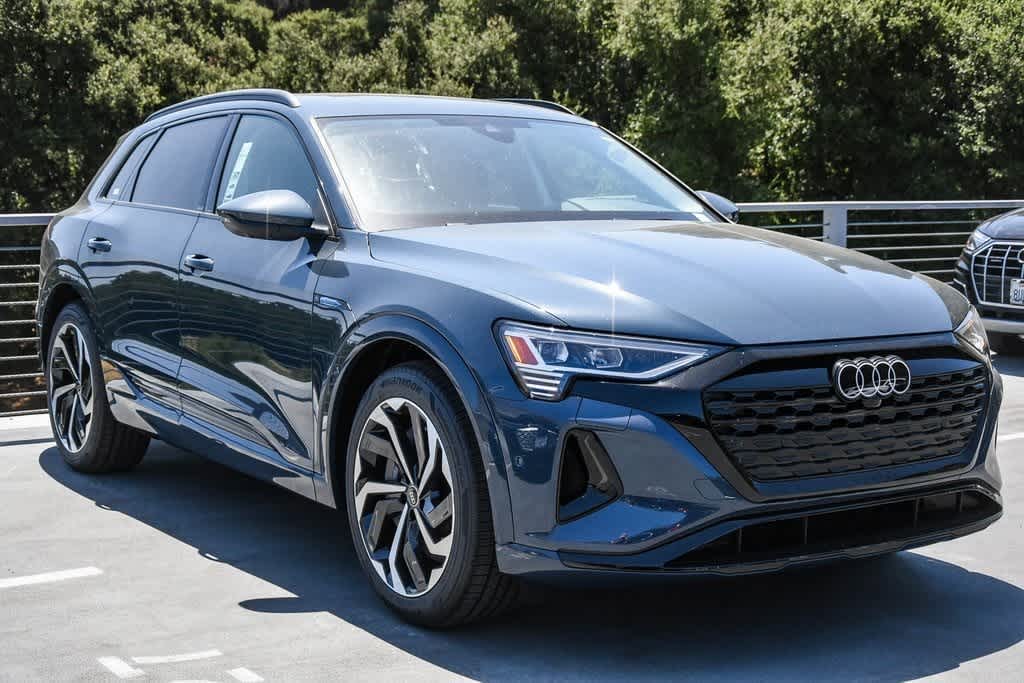 2024 Audi Q8 e-tron Premium Plus 3