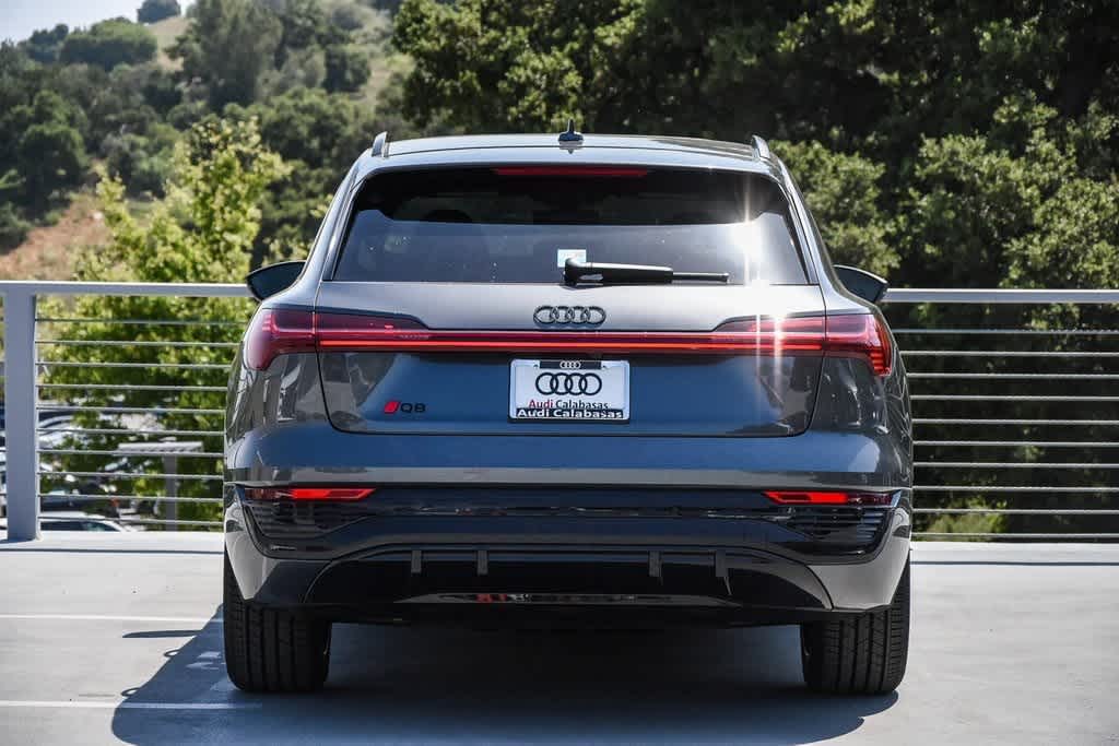 2024 Audi Q8 e-tron Prestige 5