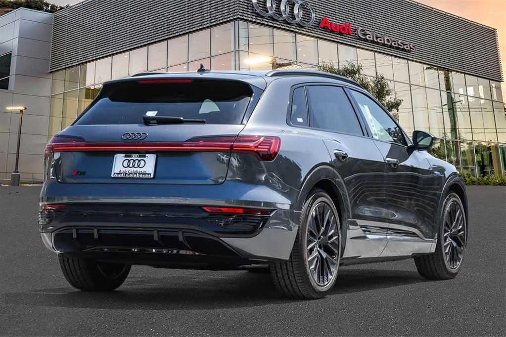 2024 Audi Q8 e-tron Prestige 4