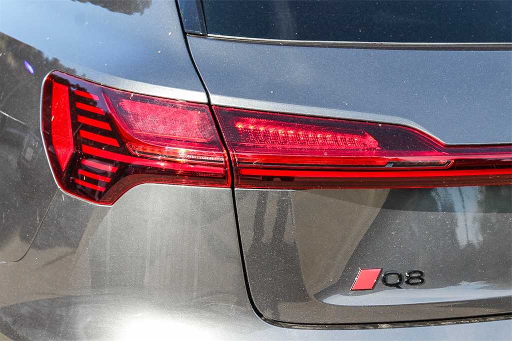 2024 Audi Q8 e-tron Prestige 7