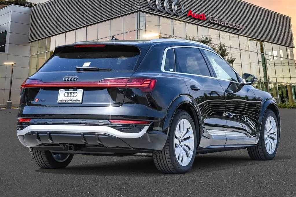 2024 Audi SQ8 e-tron Prestige 4