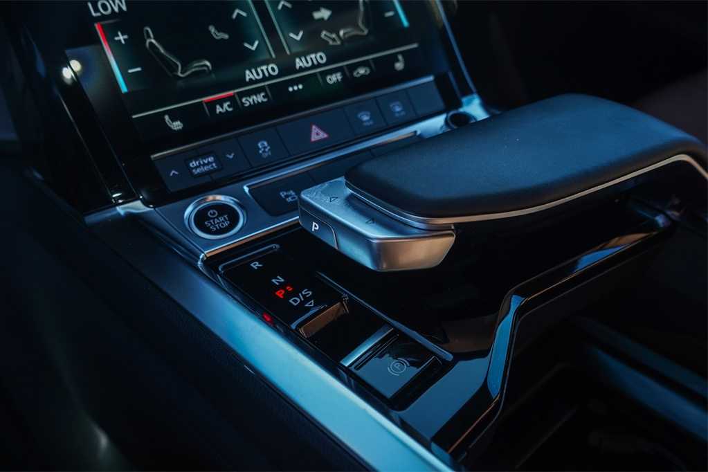 2022 Audi e-tron Premium 22