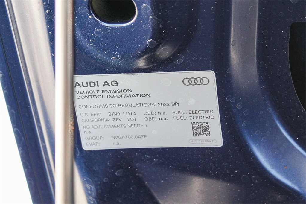 2022 Audi e-tron Premium 31