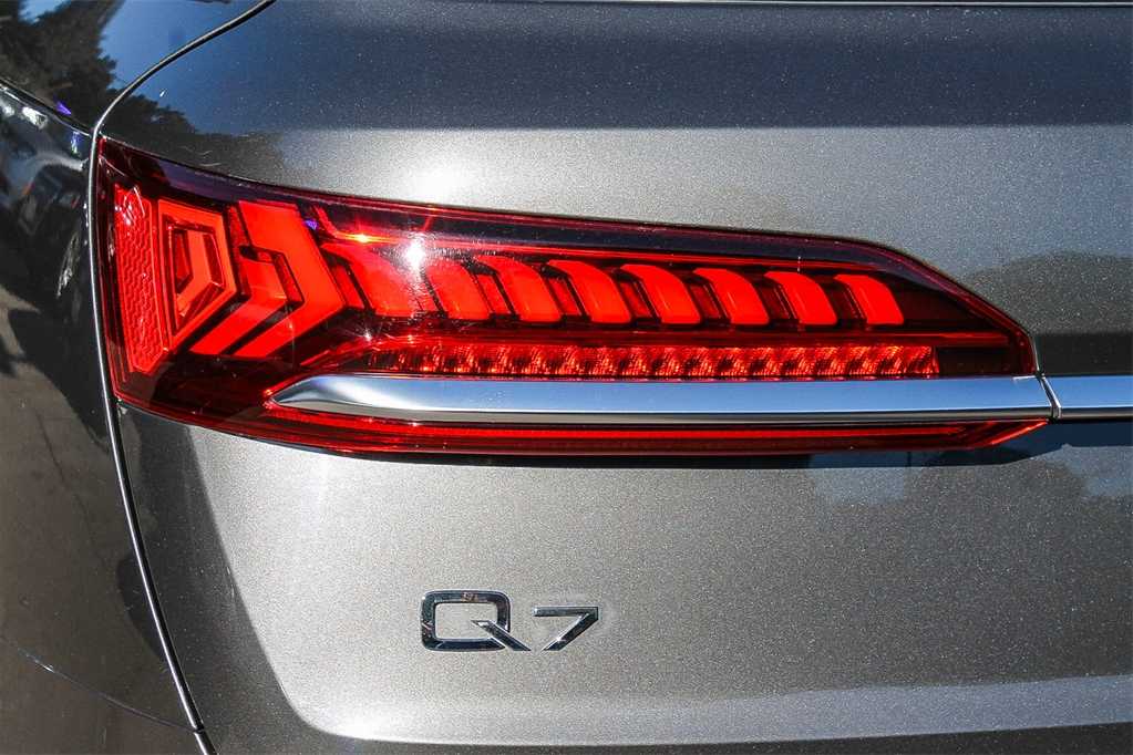 2021 Audi Q7 Premium 7