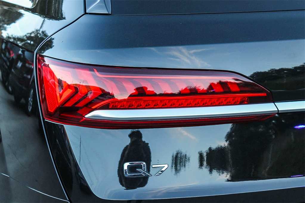 2022 Audi Q7 Premium 7