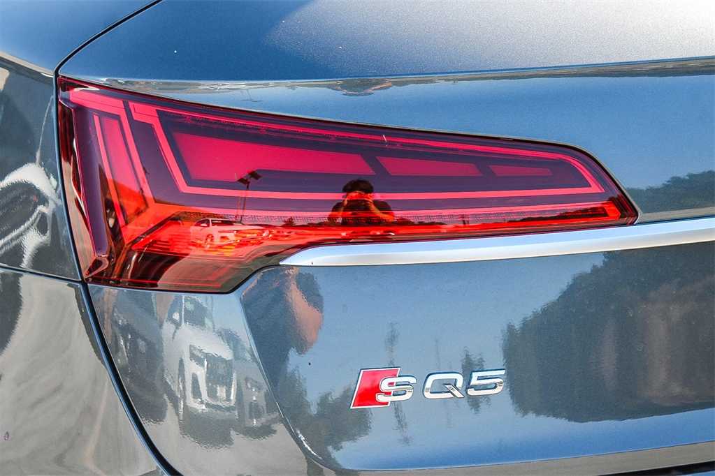 2024 Audi SQ5 Premium Plus 7