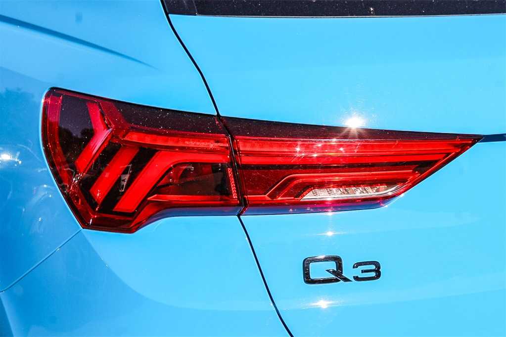 2022 Audi Q3 S line Premium 7