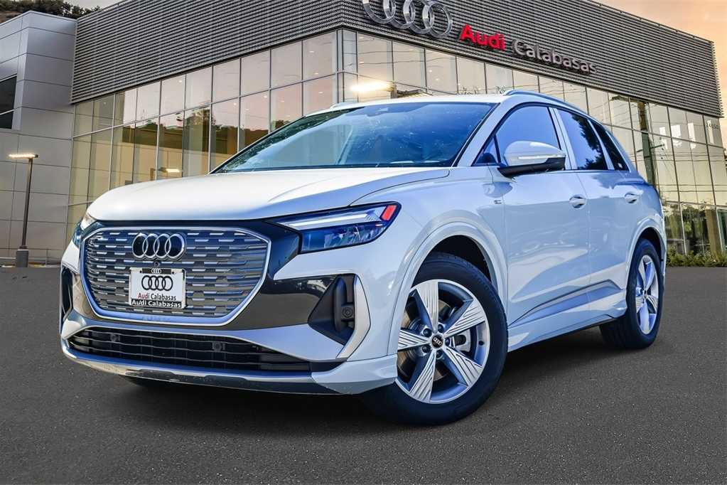 2026 Audi Q4 e-tron quattro Premium 55